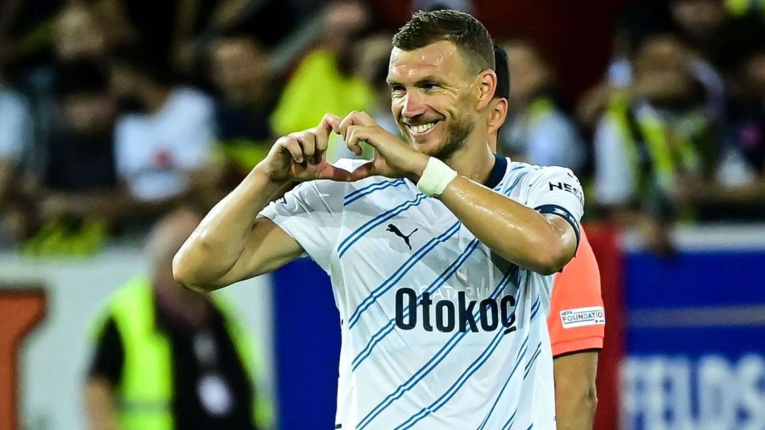Dzeko, yeni takımına imzayı attı